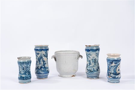 Lotto composto da quattro albarelli ed un vaso in maiolica