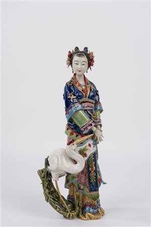 Guanyin in porcellana policroma con cicogna, Cina secolo XX