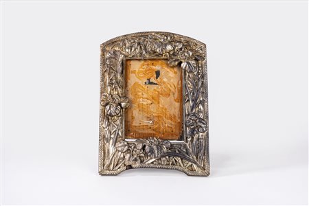 Cornice Liberty in metallo argentato