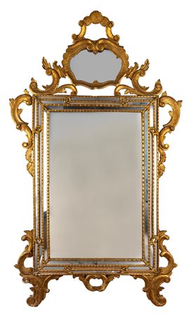 Specchiera in legno intagliato e dorato, in stile