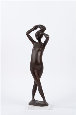 Scuola italiana del XX secolo - Scultura in bronzo raffigurante donna che si raccoglie i capelli