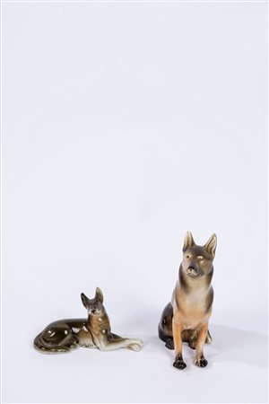 Lotto composto da due sculture in ceramica Royal Dux raffiguranti cani