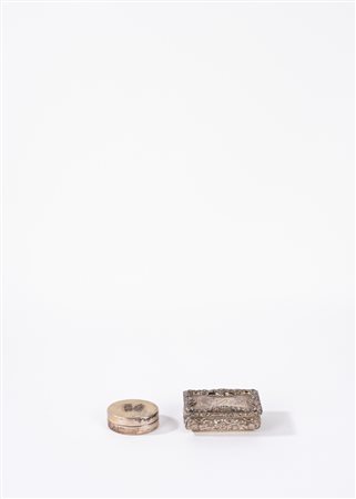 Due scatoline in argento