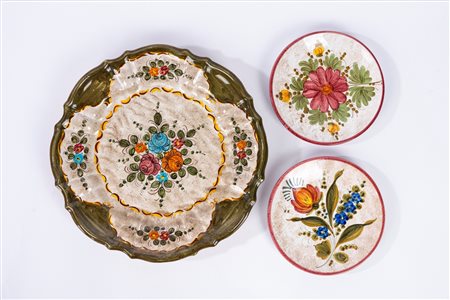 Tre piatti in maiolica di Deruta