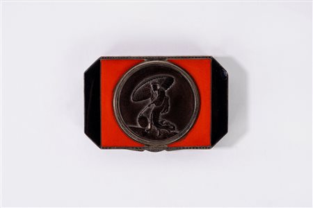 Scatolina in argento e smalti policromi, con motivo a chinoiserie sul coperchio