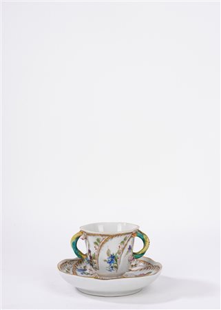 Tazzina e piattino in porcellana policroma manifattura Limoges, secolo XIX