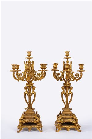 Coppia di importanti candelabri in bronzo dorato, fine secolo XIX - inizi secolo XX