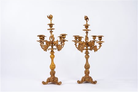 Coppia di candelabri in bronzo, in stile