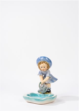 Scultura in ceramica raffigurante bimba con innaffiatoio, Marcello Comacchio ceramiche Tosin