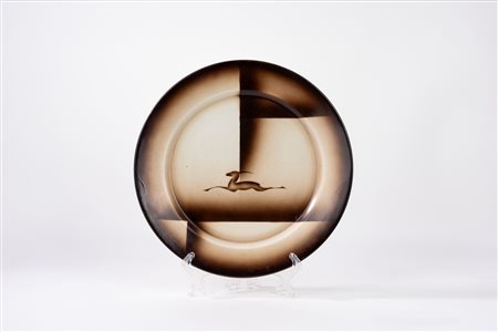 Piatto in maiolica con antilope e motivi geometrici, Galvani, anni '20/'30 del Novecento