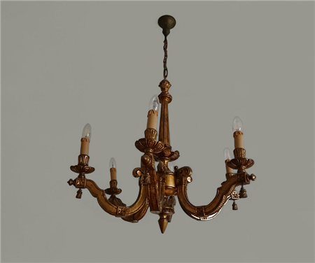 LAMPADARIO A SEI LUCI IN LEGNO INTAGLIATO E DORATO H.CM.70