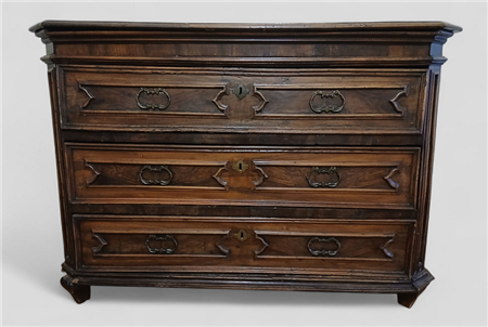CANTERANO IN NOCE A TRE CASSETTI E FIANCHI PANNELLATI CM.152X60X105 XVII...