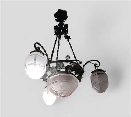 LAMPADARIO A QUATTRO LUCI IN FERRO BATTUTO DECORATO A FOGLIE DI EDERA CON...