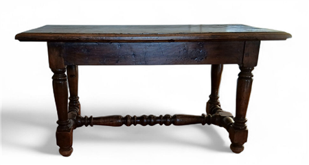 ANTICO TAVOLINO BASSO IN NOCE CON GAMBE A BALAUSTRO RACCORDATE DA UNA...