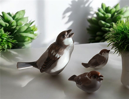 B&G (BING & GRONDAHL) - TRE VOLATILI - PORCELLANA POLICROMA H.MAX CM.13 -...