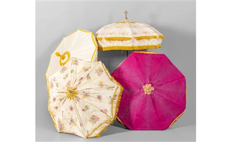 Quattro antichi ombrelli da processione