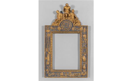 Cornice in legno intagliato, cimasa con 