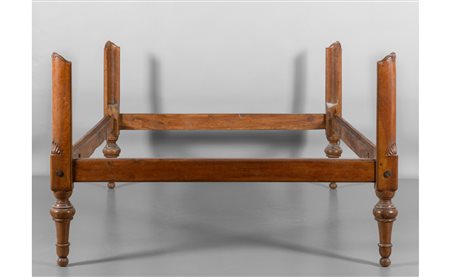 Letto a cartoccio Lugi XVI in noce, Genova fine 