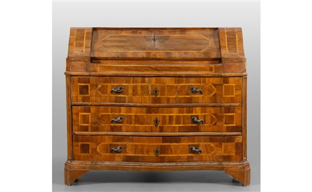 Mobile a ribalta Luigi XIV movimentato sul 