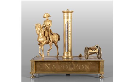 Pendola in bronzo dorato con figura di Napoleone 