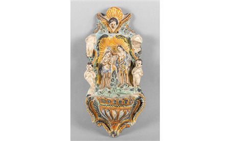 Acquasantiera in maiolica policroma raffigurante 