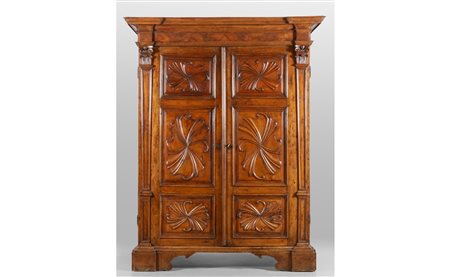 Armadio genovese a due ante in noce finemente 