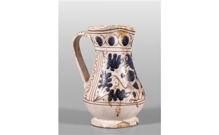 Brocca in maiolica, decorazione a zaffera con 
