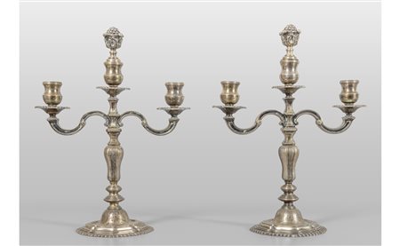 Coppia di candelieri in argento a tre luci, 