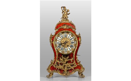 Orologio Luigi XV lastronato in corno rosso, 