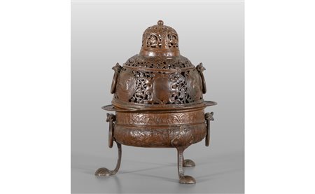 Bruciaprofuno in rame finemente sbalzato e 