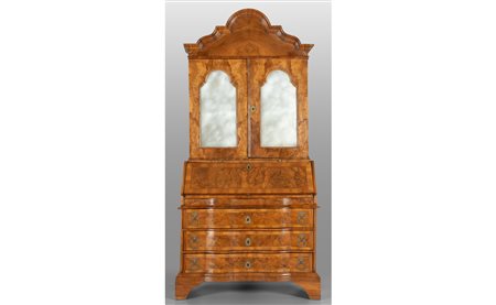 Mobile a doppio corpo lastronato in noce e 