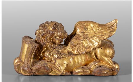 Leone, scultura in legno intagliato e dorato, 