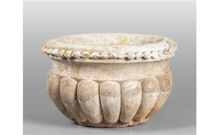 Vasca da centro baccellata in marmo pario, 