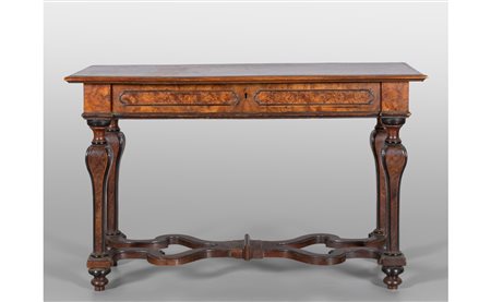 Tavolo da centro Luigi XIV lastronato in radica 