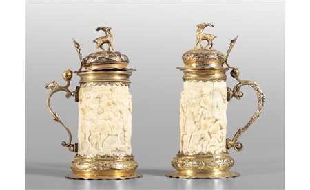 Coppia di piccoli tankard in avorio con 
