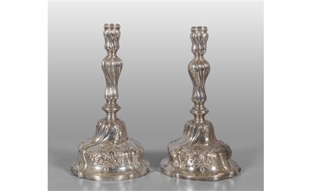 Coppia di candelieri Luigi XV in argento 