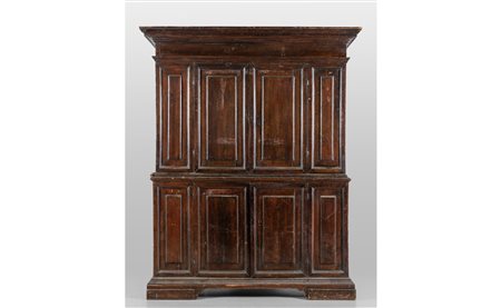 Credenza a due corpi in noce con pannelli 