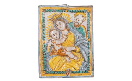 Placca in maiolica policroma raffigurante Sacra 