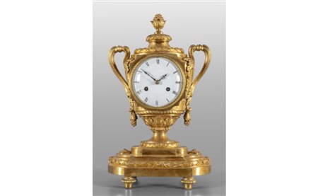 Pendola Luigi XVI a forma di vaso con manici in 