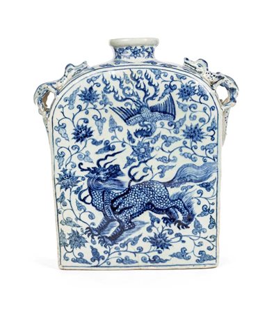 Fiasca in porcellana bianca e blu, Cina, dinastia Qing, XIX secolo corpo...