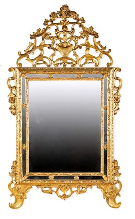 Specchiera in legno intagliato e dorato, XVIII secolo cornice rettangolare...