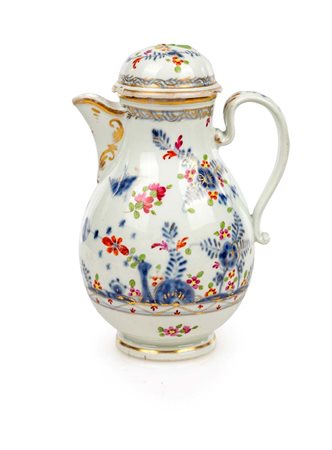 Caffettiera in porcellana, Vienna, fine del XVIII secolo decorata con fiori...