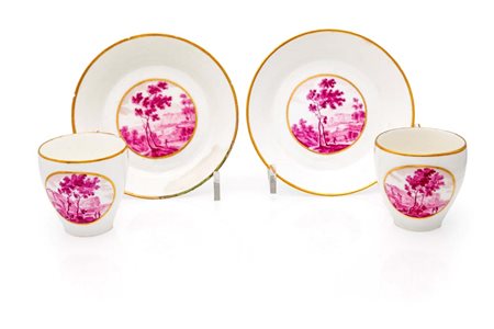 Coppia di tazzine con piattino in porcellana, Real Fabbrica Ferdinandea,...