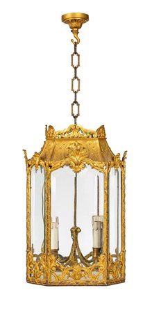 Lanterna pensile in bronzo dorato, Francia, XVIII secolo caratterizzata da...