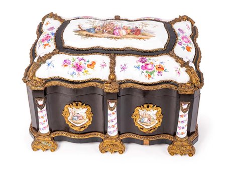 Cofanetto in legno ebanizzato con placche in porcellana policroma, Francia,...