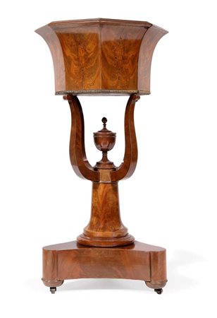 Fioriera in mogano, Toscana, prima metà del XIX secolo corpo a pianta...