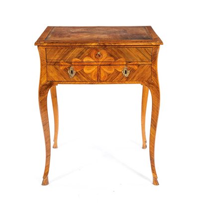 Tavolino Luigi XV con doppi quadrifogli, Genova, metà del XVIII secolo piano...