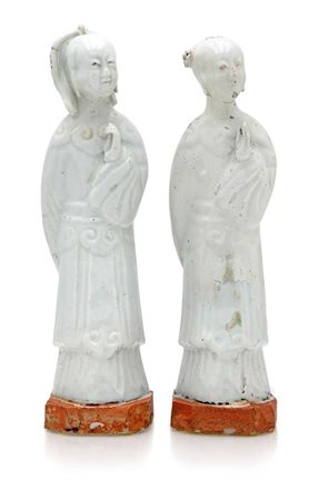 Coppia di figure femminili in porcellana blanc de Chine, Dehua, dinastia Qing...