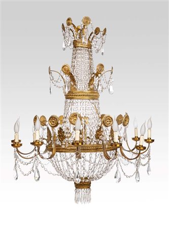 Grande lampadario a mongolfiera in ottone, tolla sbalzata e cristallo a...