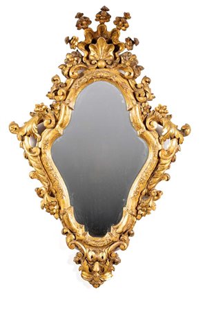 Specchiera in legno intagliato e dorato, XVIII secolo cornice sagomata di...
